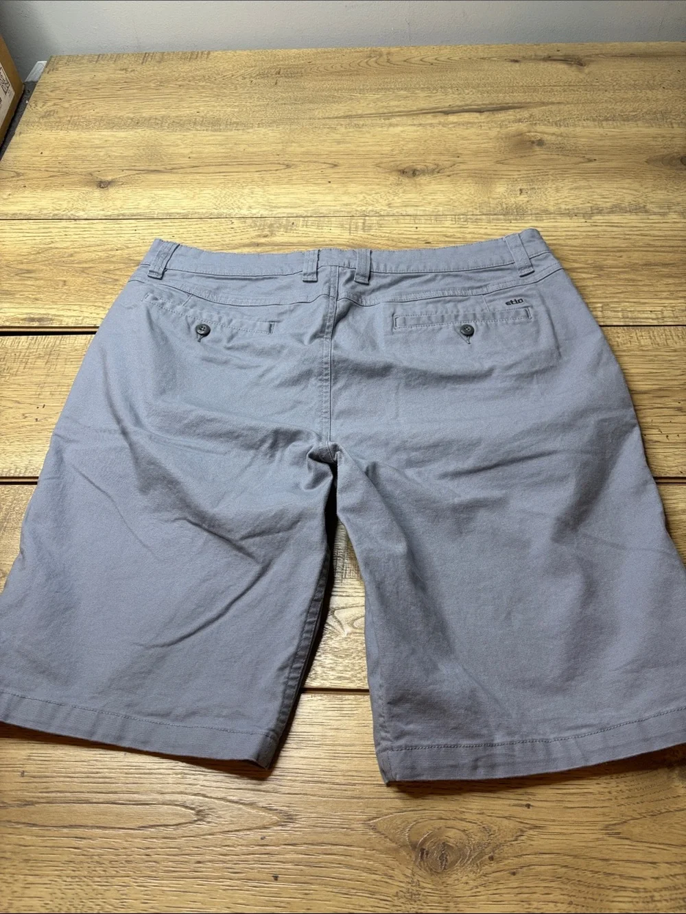 Stio Men's Light Gray Flat-Front Organic Cotton Shorts Size 36